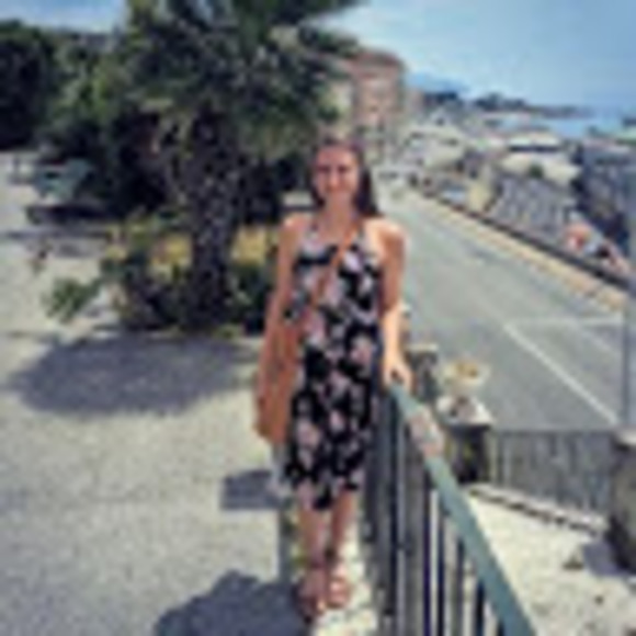 Meet your Posher, Hayley - Picture 1 of 1